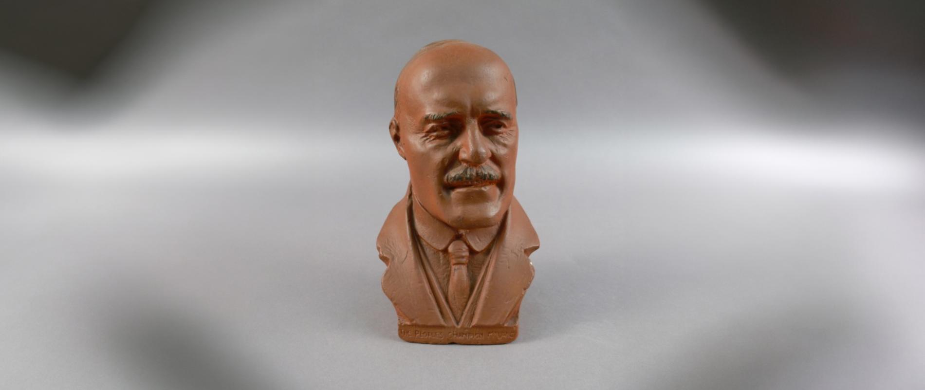 A terracotta clay bust of Jack Lang, wearing a tie and jacket lapels. A terracotta clay bust of Jack Lang, wearing a tie and jacket lapels.